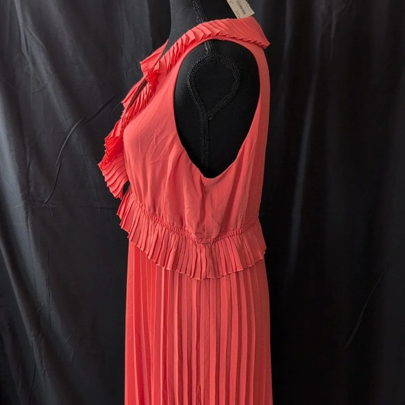 Versona Dress. Medium. Nwt - Picture 5 of 9